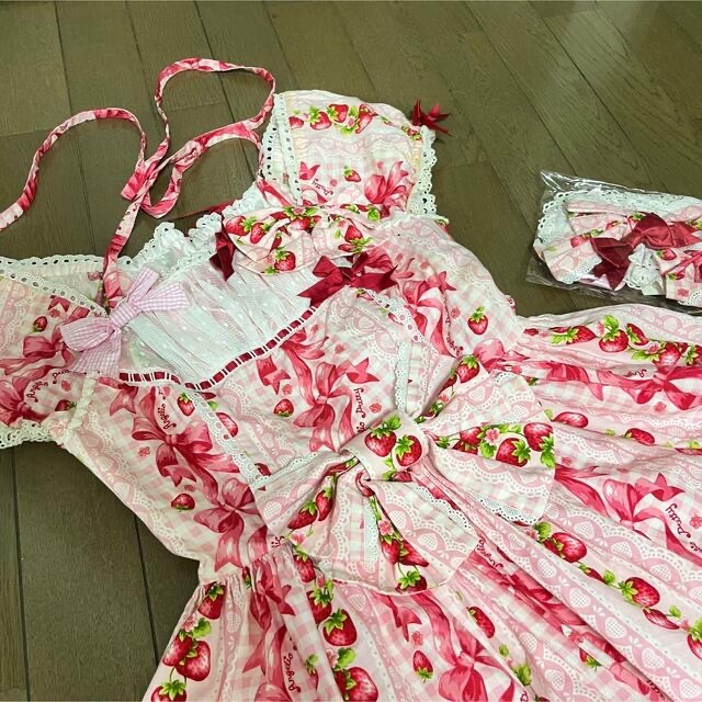 Angelic Pretty(アンジェリックプリティー)のセット✳Pretty✳スウィートリボンストロベリーOP &キャノティエ レディースのワンピース(ミニワンピース)の商品写真