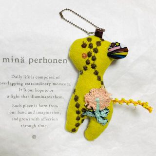 ミナペルホネン(mina perhonen)の【新作】ミナペルホネン　きりんチャーム(2)(バッグチャーム)