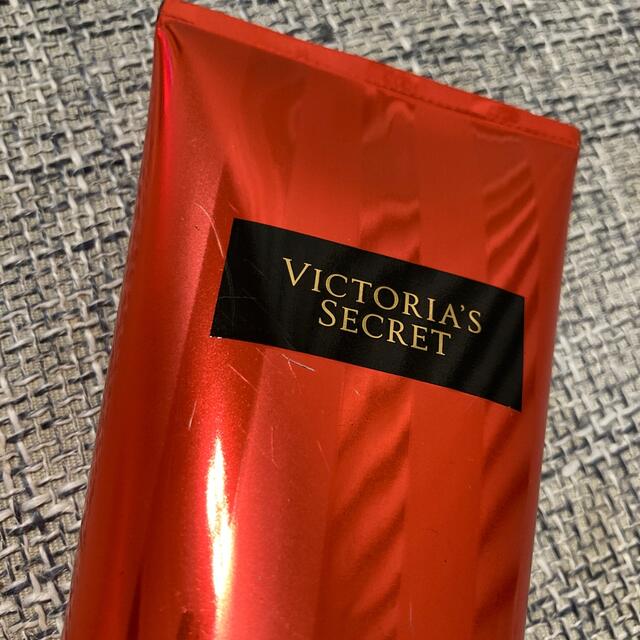 Victoria's Secret(ヴィクトリアズシークレット)のVICTORIA'S SECRET ハンドボディクリーム コスメ/美容のボディケア(ボディクリーム)の商品写真