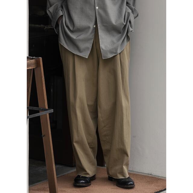 COMOLI(コモリ)のMAATEE&SONS Military Slacks 俺のGUN PAN 1 メンズのパンツ(チノパン)の商品写真