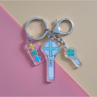 3つおまとめ　BTS,TXT2つ ペンライト型 キーホルダー キーリング(アイドルグッズ)