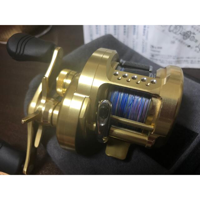 SHIMANO(シマノ)の15カルカッタコンクエスト200HG スポーツ/アウトドアのフィッシング(リール)の商品写真