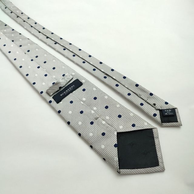 BURBERRY(バーバリー)のバーバリーロンドン シルク ネクタイドット柄 水玉 シルバーグレイ系 h77 メンズのファッション小物(ネクタイ)の商品写真