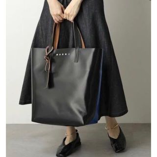 マルニ バイカラーの通販 400点以上 | Marniを買うならラクマ 現品限り一斉値下げ! 【国内完売☆レアデザイン】MARNI museo 花柄 バイカラーバッグ 新品 ショルダーバッグ