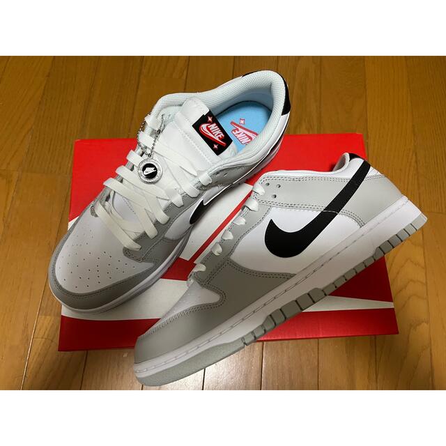 NIKE(ナイキ)のNIKE ナイキ ダンク ロー SE グレーフォグ 28.5cm 新品 メンズの靴/シューズ(スニーカー)の商品写真