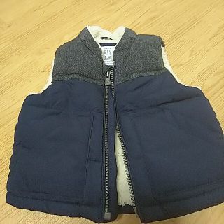 ベビーギャップ(babyGAP)のbabygap 裏ボア ダウンベスト 70cm(ジャケット/コート)