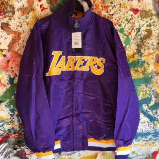 【★★★★★】Lakers ナイロンジャケット　パープル　バスケ　NBA(ナイロンジャケット)