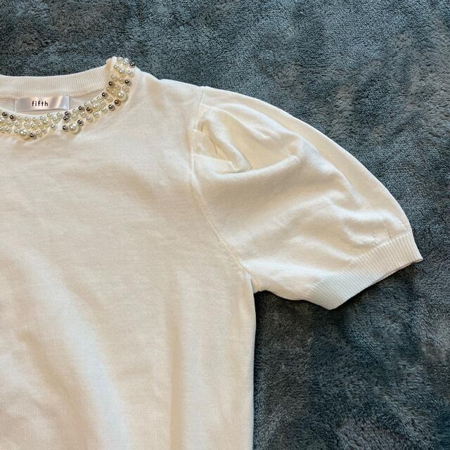 fifth(フィフス)のfifth パール付きバルーン袖半袖ニット レディースのトップス(ニット/セーター)の商品写真