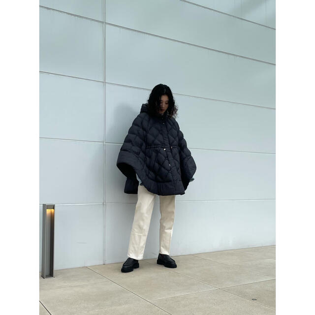 WOOLRICH(ウールリッチ)の未使用品　ウールリッチ　WOOLRICH キルティングケープ　SMサイズ レディースのジャケット/アウター(ダウンコート)の商品写真