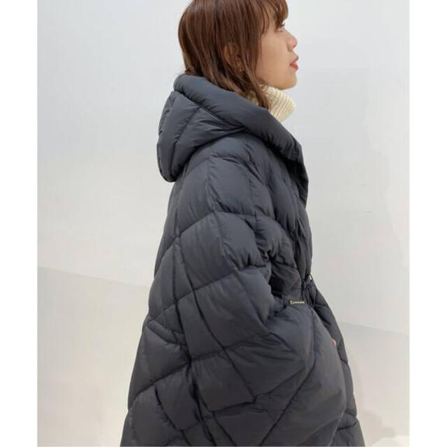 WOOLRICH(ウールリッチ)の未使用品　ウールリッチ　WOOLRICH キルティングケープ　SMサイズ レディースのジャケット/アウター(ダウンコート)の商品写真