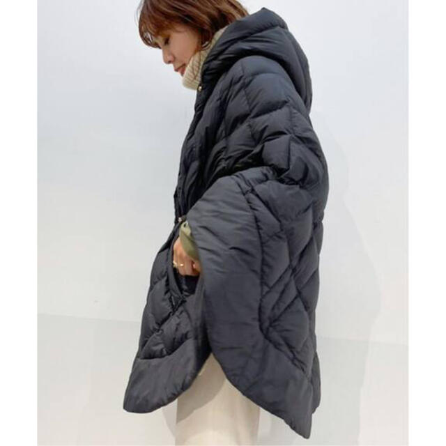 WOOLRICH(ウールリッチ)の未使用品　ウールリッチ　WOOLRICH キルティングケープ　SMサイズ レディースのジャケット/アウター(ダウンコート)の商品写真