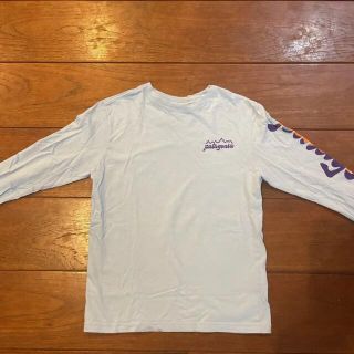 パタゴニア(patagonia)のパタゴニア　キッズ　ロンt  130 腕ロゴ　長袖　tシャツ(Tシャツ/カットソー)