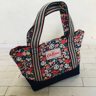 キャスキッドソン(Cath Kidston)の★キャス・キッドソン＊花柄台形トートバッグ/ブルー系★(トートバッグ)