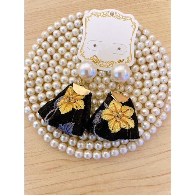 インド刺繍リボン　ピアス　イヤリング ハンドメイドのアクセサリー(ピアス)の商品写真