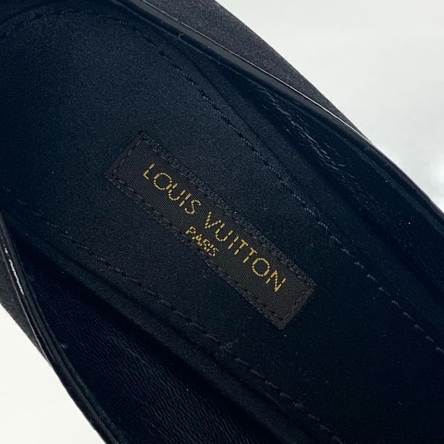 LOUIS VUITTON(ルイヴィトン)の3663 ヴィトン サテン リボン オープントゥ パンプス ブラック レディースの靴/シューズ(ハイヒール/パンプス)の商品写真