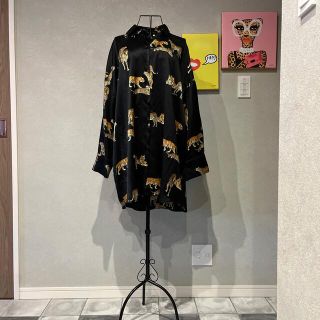 ザラ(ZARA)のZARA シャツワンピース　M ブラック　レオパード 柄(シャツ/ブラウス(長袖/七分))