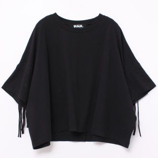 アールエヌエー(RNA)の【新品】RNA  バックフリンジショート丈Tシャツ  アールエヌエー(Tシャツ(半袖/袖なし))