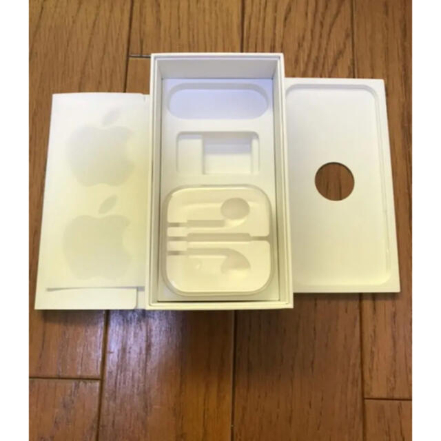 iPhone(アイフォーン)のiPhone 箱 (5S/6/7) Apple シール ステッカー　有り スマホ/家電/カメラのスマホアクセサリー(その他)の商品写真