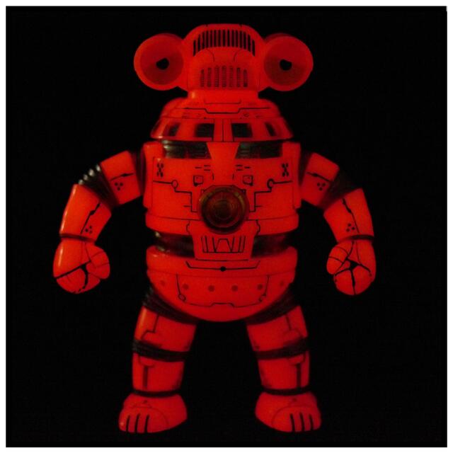 パネル Momoco Studio Frogodile 墓場の画廊 ソフビ 蓄光 - crumiller.com