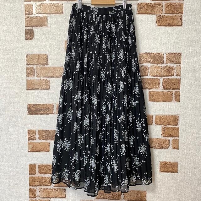 AZUL by moussy(アズールバイマウジー)のロングスカート　プリーツスカート　フレアスカート　小花柄　AZUL レディースのスカート(ロングスカート)の商品写真