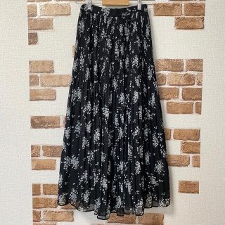 アズールバイマウジー(AZUL by moussy)のロングスカート　プリーツスカート　フレアスカート　小花柄　AZUL(ロングスカート)