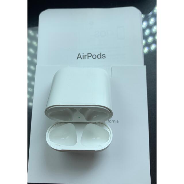 Apple(アップル)の Apple AirPodsイヤホン充電ケースのみ　アップル純正動作品 スマホ/家電/カメラのオーディオ機器(ヘッドフォン/イヤフォン)の商品写真
