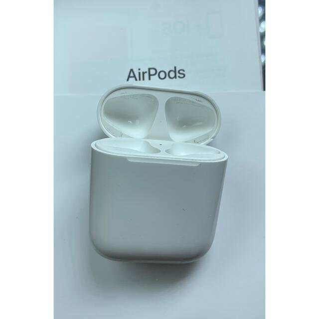 Apple(アップル)の Apple AirPodsイヤホン充電ケースのみ　アップル純正動作品 スマホ/家電/カメラのオーディオ機器(ヘッドフォン/イヤフォン)の商品写真
