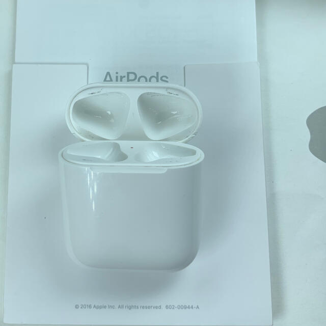 Apple(アップル)のApple AirPods 第一世代イヤホン充電ケースのみ　アップル純正動作品 スマホ/家電/カメラのオーディオ機器(ヘッドフォン/イヤフォン)の商品写真