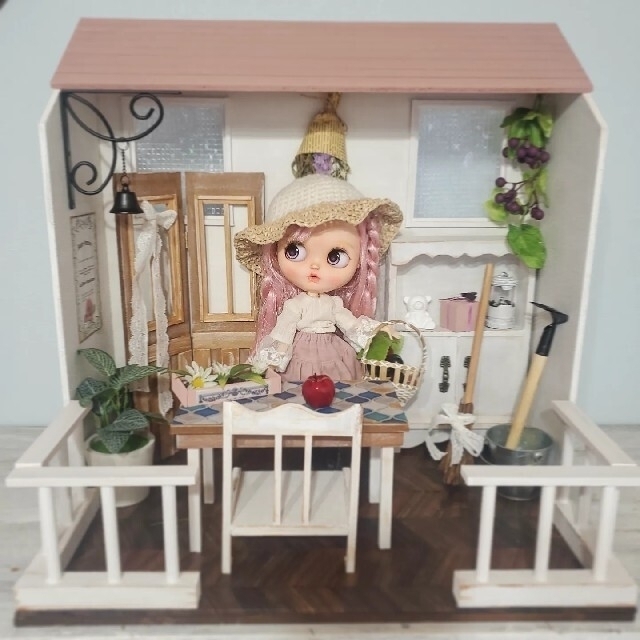 ピンクの屋根の小屋*°ドールハウス*°ハンドメイド*ブライスやリカちゃんなどに