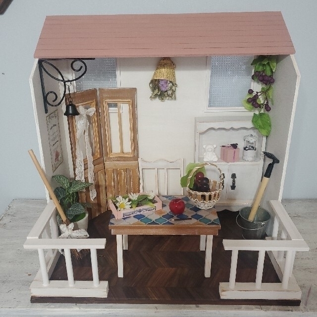 ピンクの屋根の小屋*°ドールハウス*°ハンドメイド*ブライスやリカちゃんなどに