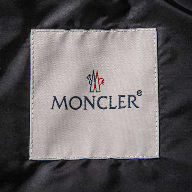 MONCLER(モンクレール)のMONCLER ナイロン パーカー Wete フレア ジャケット レディースのトップス(パーカー)の商品写真