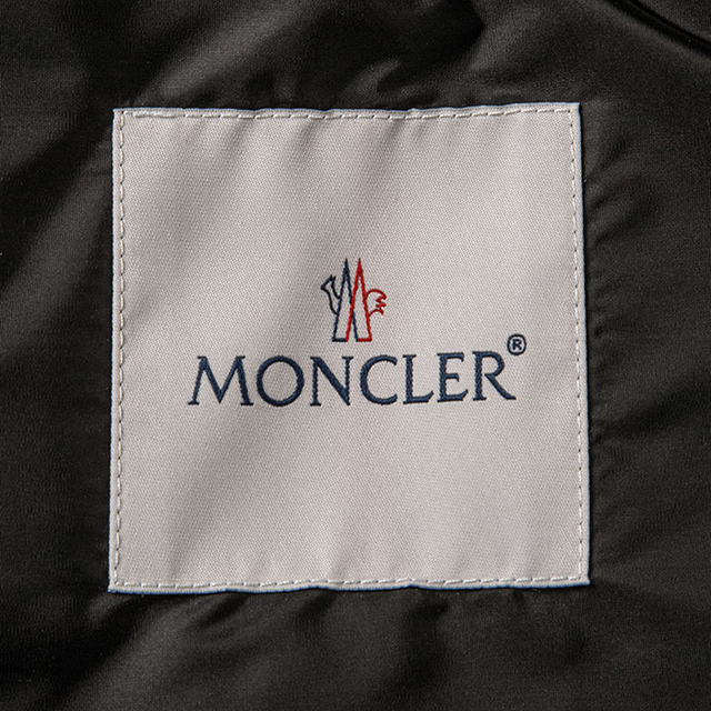 MONCLER(モンクレール)のMONCLER ナイロン パーカー Wete フレア ジャケット レディースのトップス(パーカー)の商品写真