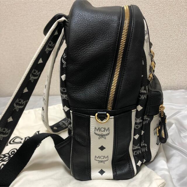 MCM(エムシーエム)のMCM リュック 白黒 モノクロ ストライプ メンズのバッグ(バッグパック/リュック)の商品写真