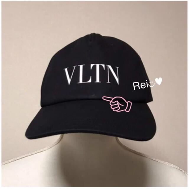 valentino garavani(ヴァレンティノガラヴァーニ)のVALENTINO  VLTN キャップ メンズの帽子(キャップ)の商品写真