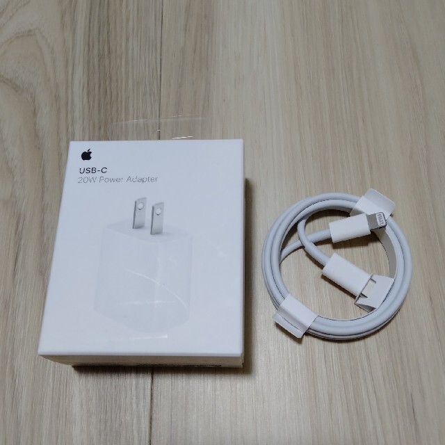 Apple(アップル)のApple 20W USB-C電源アダプタ MHJA3AM/A スマホ/家電/カメラの生活家電(変圧器/アダプター)の商品写真