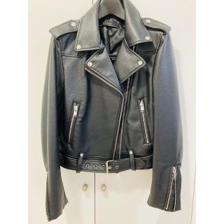 ザラ(ZARA)の美品！黒のライダースジャケット(ライダースジャケット)