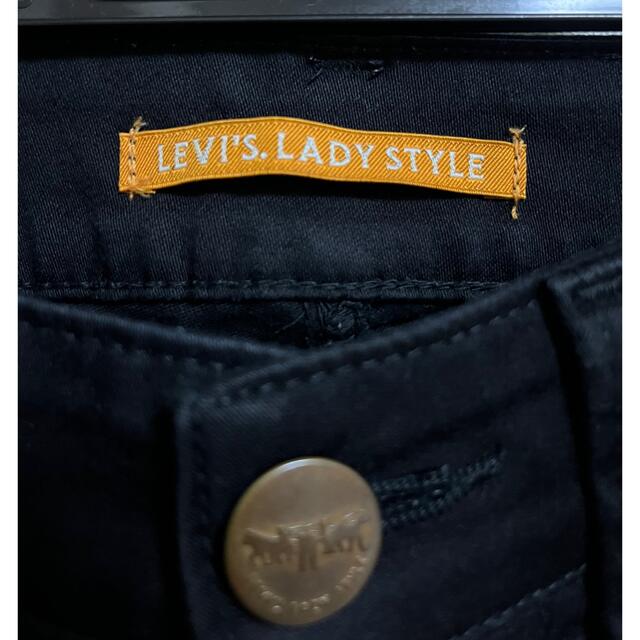 Levi's(リーバイス)のリーバイス　クロップドパンツ　黒　29インチ レディースのパンツ(デニム/ジーンズ)の商品写真