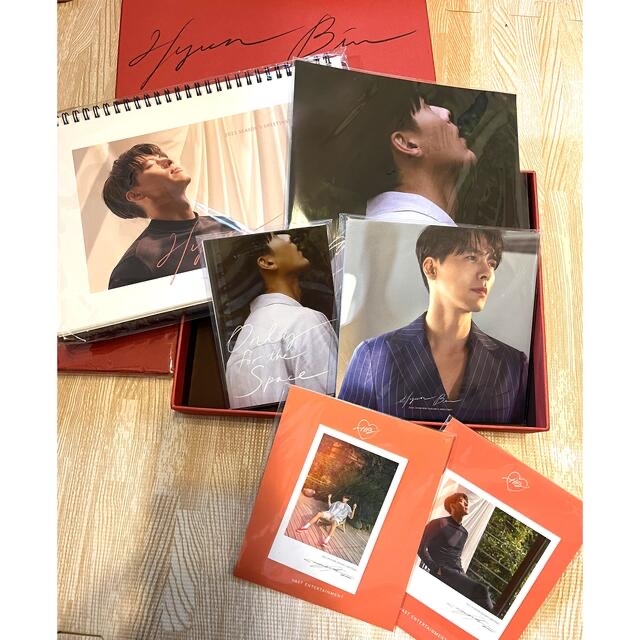 【美品】ヒョンビン　カレンダーセット エンタメ/ホビーのCD(K-POP/アジア)の商品写真