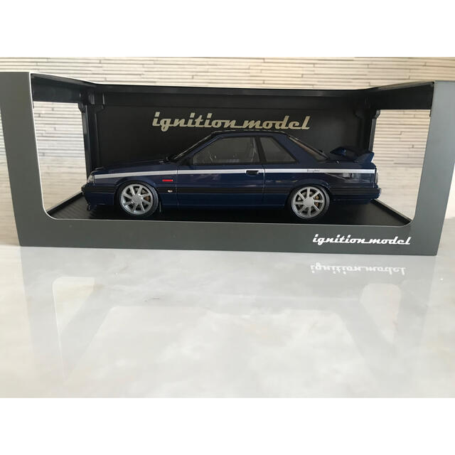 イグニッションモデル 1/18 スカイラインM30 (ブルーブラック) R31 エンタメ/ホビーのおもちゃ/ぬいぐるみ(ミニカー)の商品写真