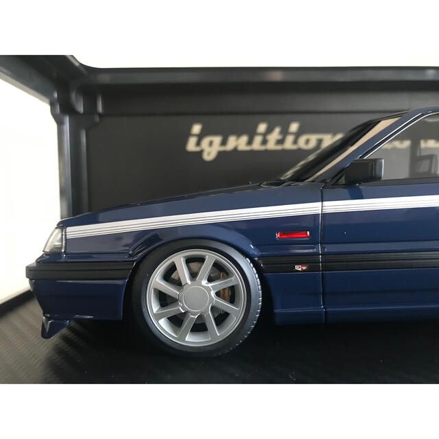 イグニッションモデル 1/18 スカイラインM30 (ブルーブラック) R31 エンタメ/ホビーのおもちゃ/ぬいぐるみ(ミニカー)の商品写真