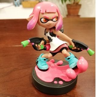 ニンテンドウ(任天堂)の売約済みamiibo中古品　スプラトゥーン　イカガール（ネオンピンク）(ゲームキャラクター)