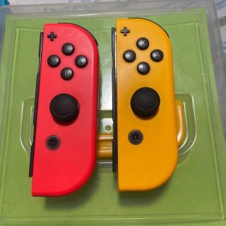 ニンテンドースイッチ(Nintendo Switch)のJoy-Con R2個　ジャンク品(家庭用ゲーム機本体)