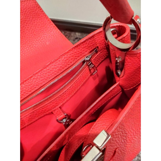 LOUIS VUITTON(ルイヴィトン)のLOUIS VUITTON カプシーヌ レッド レディースのバッグ(ハンドバッグ)の商品写真