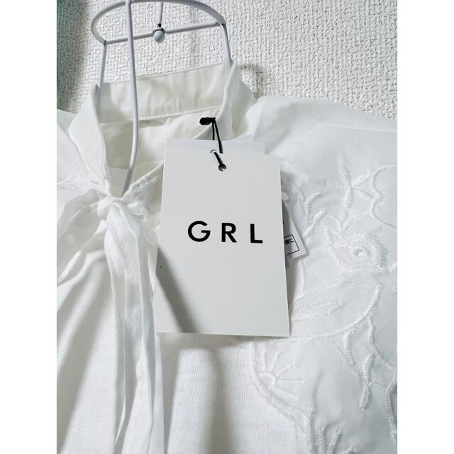 GRL(グレイル)の【新品】GRL グレイル　新品 パンチレースリボン付け襟Tシャツセット レディースのトップス(Tシャツ(半袖/袖なし))の商品写真