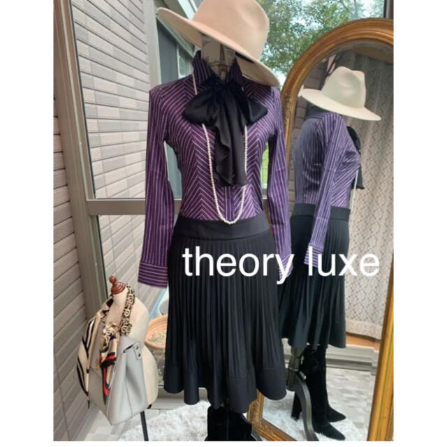 綺麗なお姉さんのtheory luxeフレアプリーツスカート