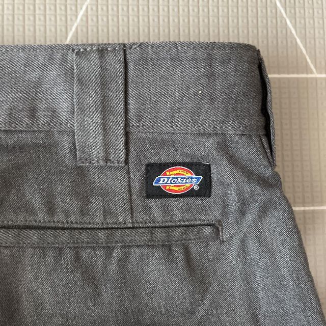 Dickies(ディッキーズ)のDickies UM874H7 30 クロップドパンツ 7分丈 グレー メンズのパンツ(チノパン)の商品写真