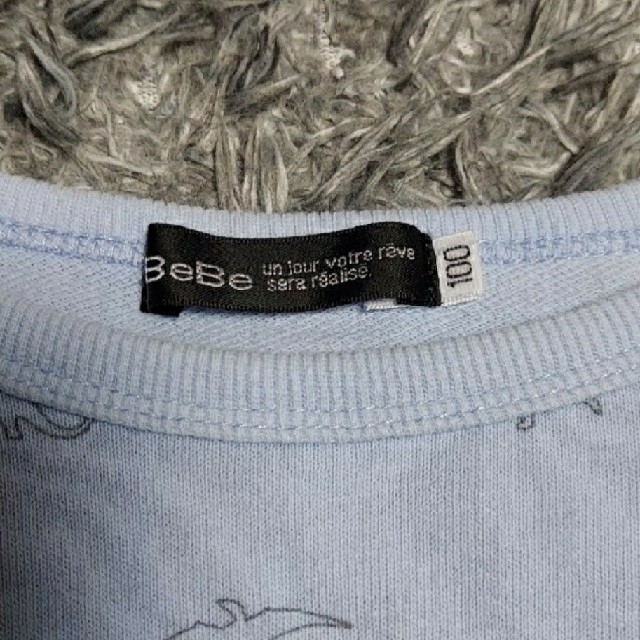 BeBe(ベベ)のBeBe　トレーナー　恐竜　100 キッズ/ベビー/マタニティのキッズ服男の子用(90cm~)(Tシャツ/カットソー)の商品写真