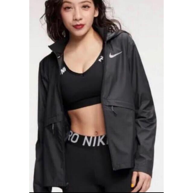 NIKE(ナイキ)の❣️新品　NIKE ナイキ ウィメンズ トレーニング ウエア  黒　Mサイズ レディースのジャケット/アウター(ナイロンジャケット)の商品写真