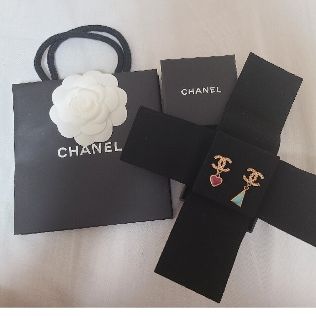 CHANEL(シャネル)のCHANEL シャネル ハートピアス ターコイズピアス マトラッセ レディースのアクセサリー(ピアス)の商品写真