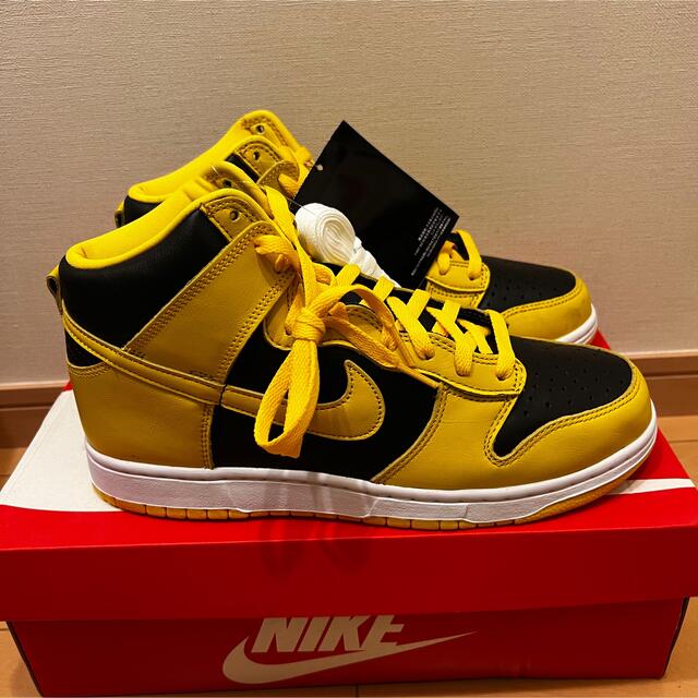 NIKE(ナイキ)の新品未使用 NIKE DUNK HIGH BLACKVARSITY MAIZE メンズの靴/シューズ(スニーカー)の商品写真